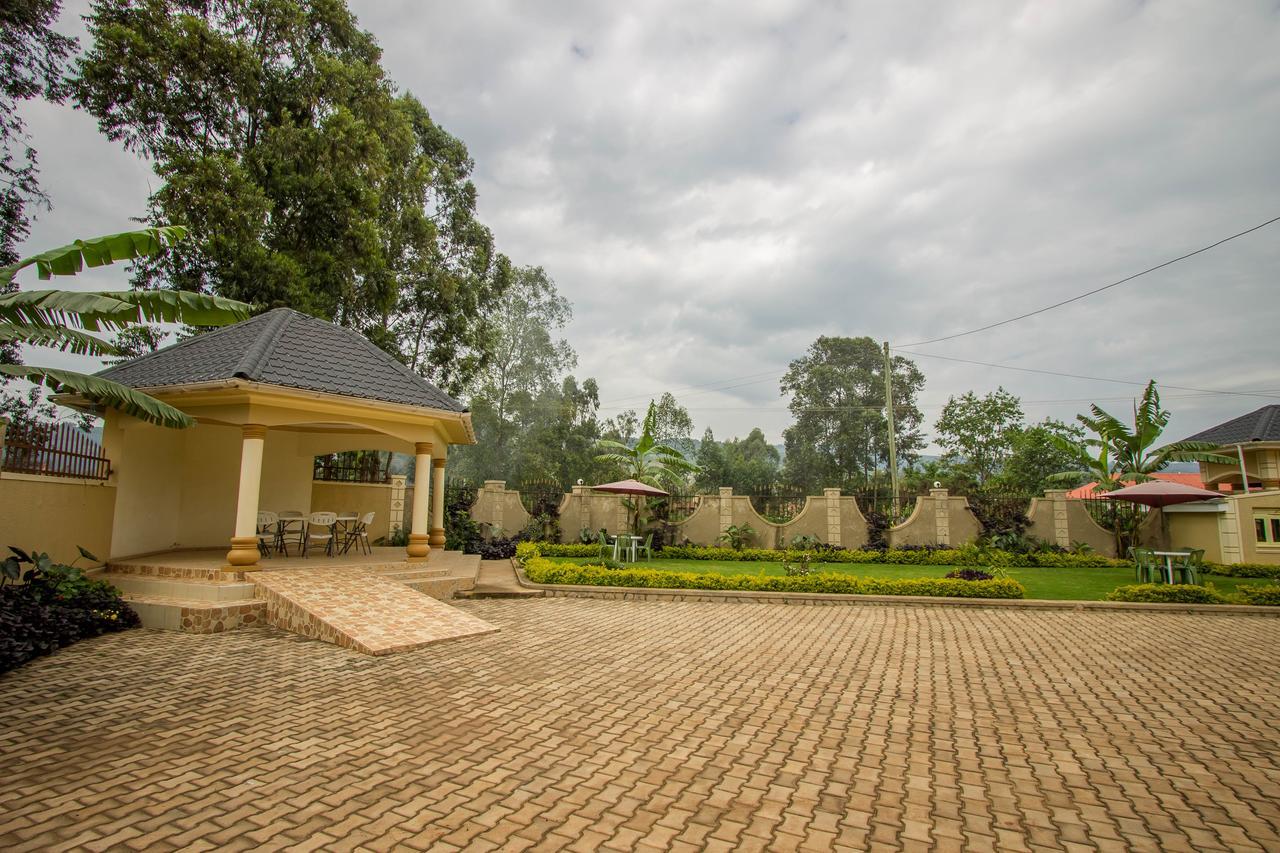 Heras Country Resort Kabale Bagian luar foto