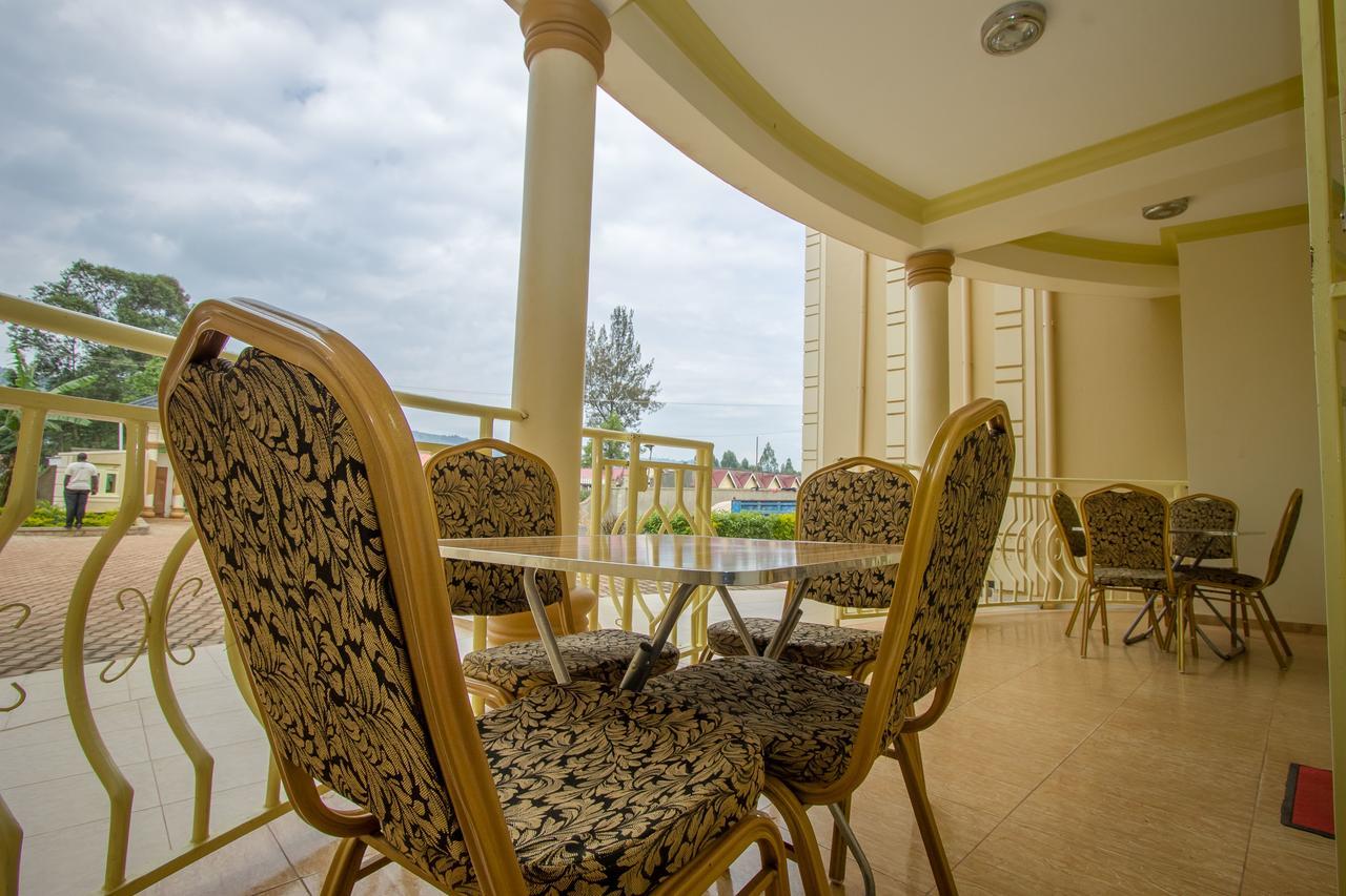 Heras Country Resort Kabale Bagian luar foto